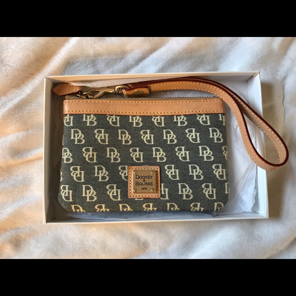 Dooney & Bourke wristlet